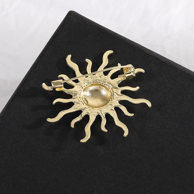 Einfache goldene Sonnengott-Brosche für Damen Herren Mantel-Accessoires Weibliche Vintage-Broschen Schmuck-Accessoires Geschenk