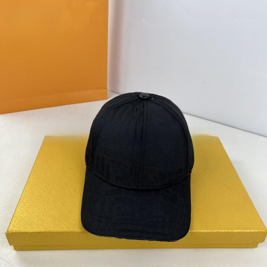 Markowa czapka z daszkiem z regulowanym paskiem do streetwearu i ochrony przed słońcem