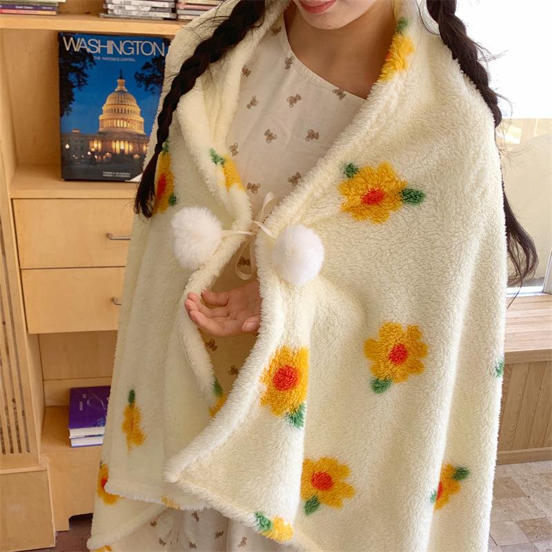 Autumn and winter new thickened fleece blanket office nap shawl blanket coral fleece blanket student dormitory