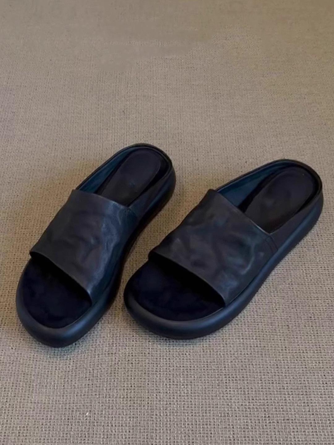 

Версия из мягкой кожи~ Французские ретро шлепанцы с открытым носком 2025 новинка простые и универсальные повседневные пляжные крутые шлепанцы женские 40