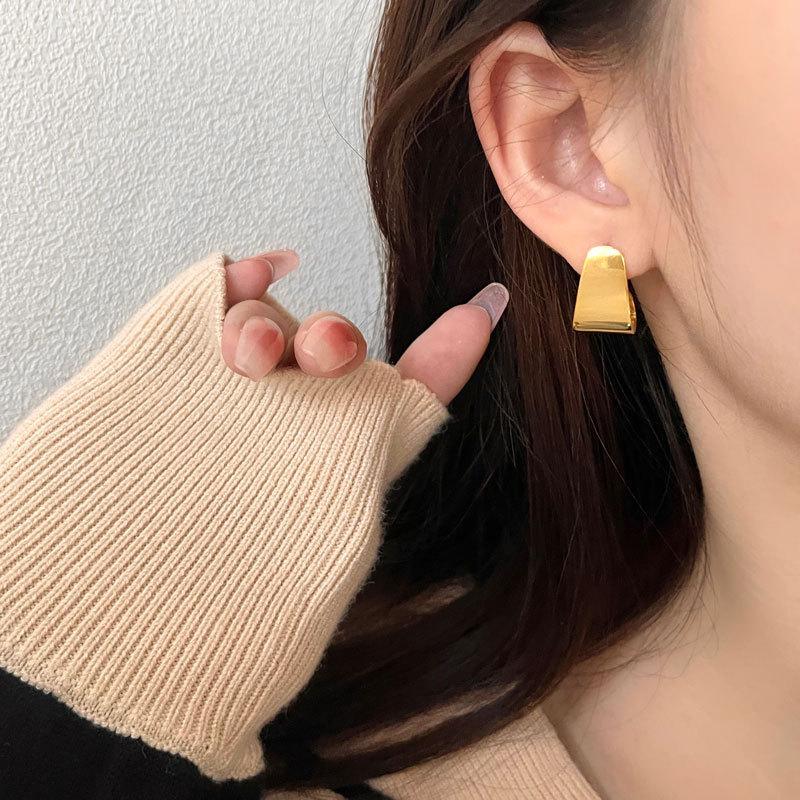 Geometrisches Biegelicht, Luxus-Nischendesign, High-End-Viereck-Trapezohrringe für Frauen