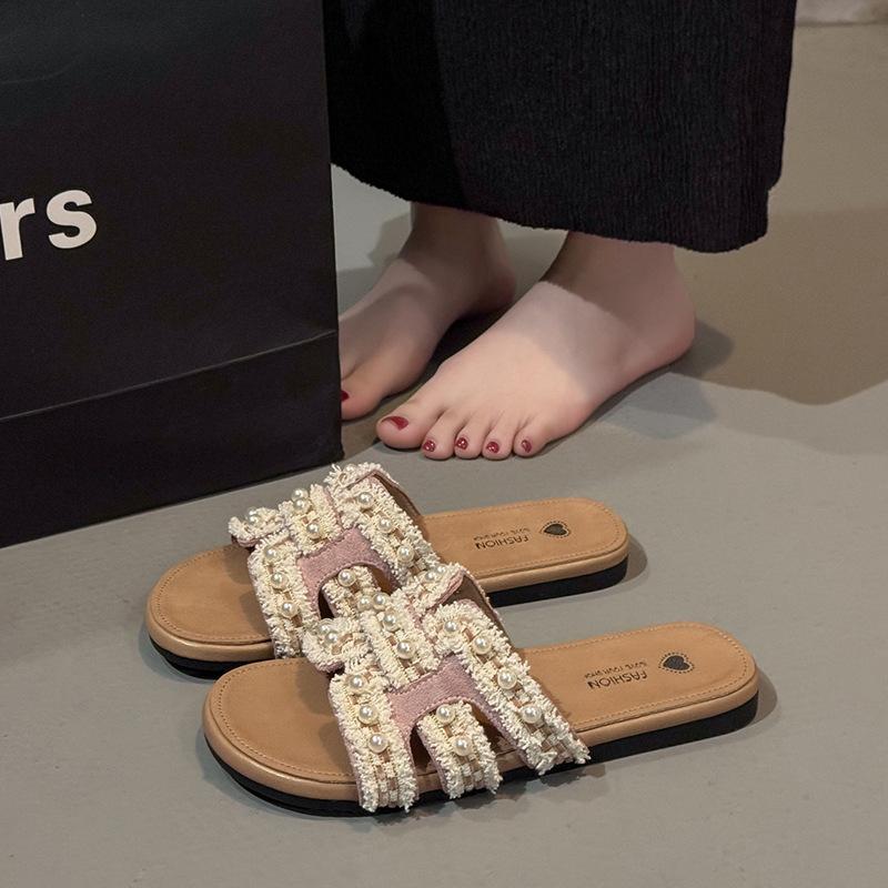 Pearl French holiday cool slippers women's summer wear 2025 new flat-bottomed non-slip with skirt gentle one-word slippers