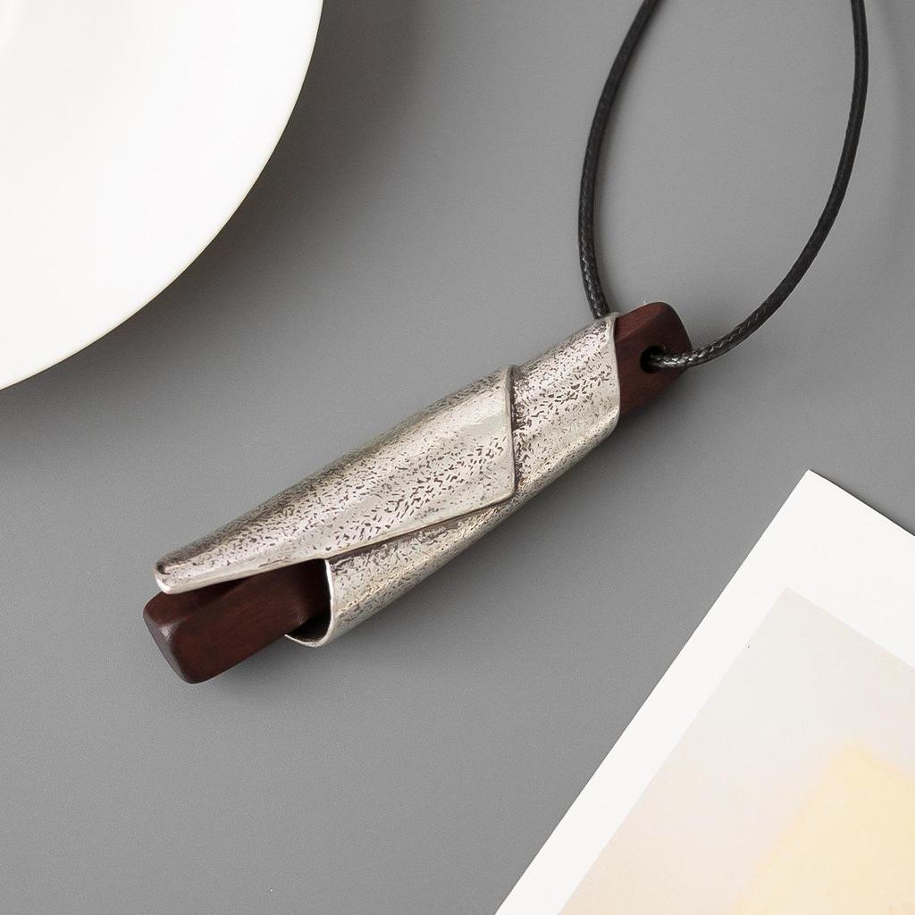 Vintage-inspirierte hölzerne Winterpfeifen-Halskette