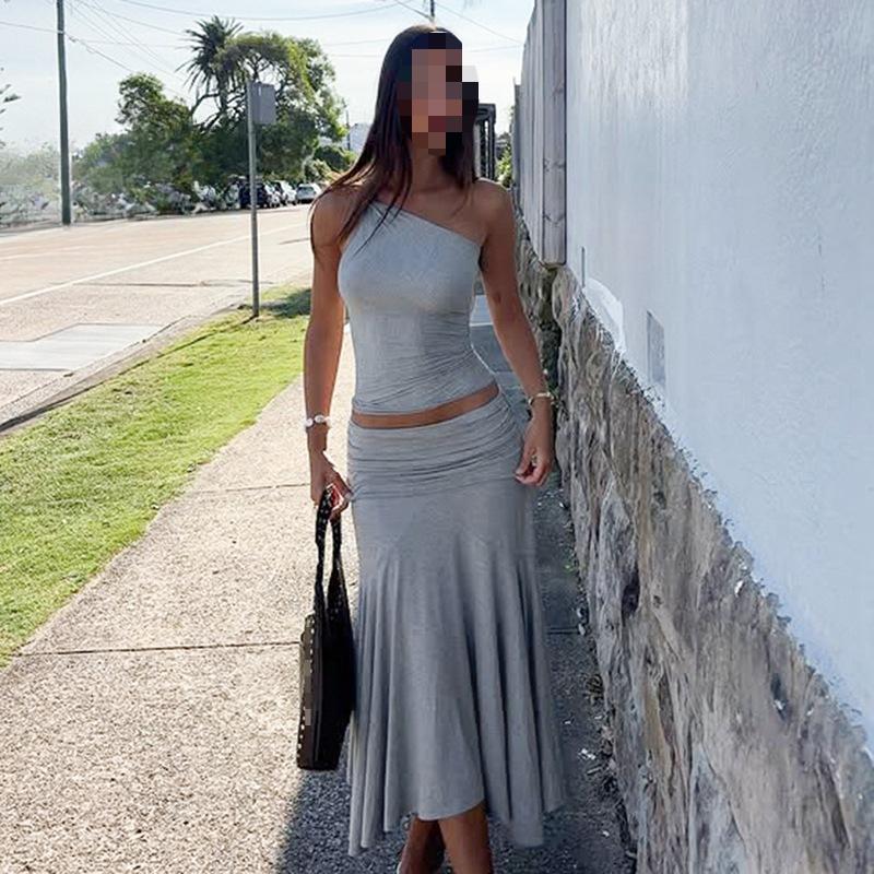 European and American women's solid color slanted shoulder sleeveless crop top, high waist pleated skirt two-piece set
