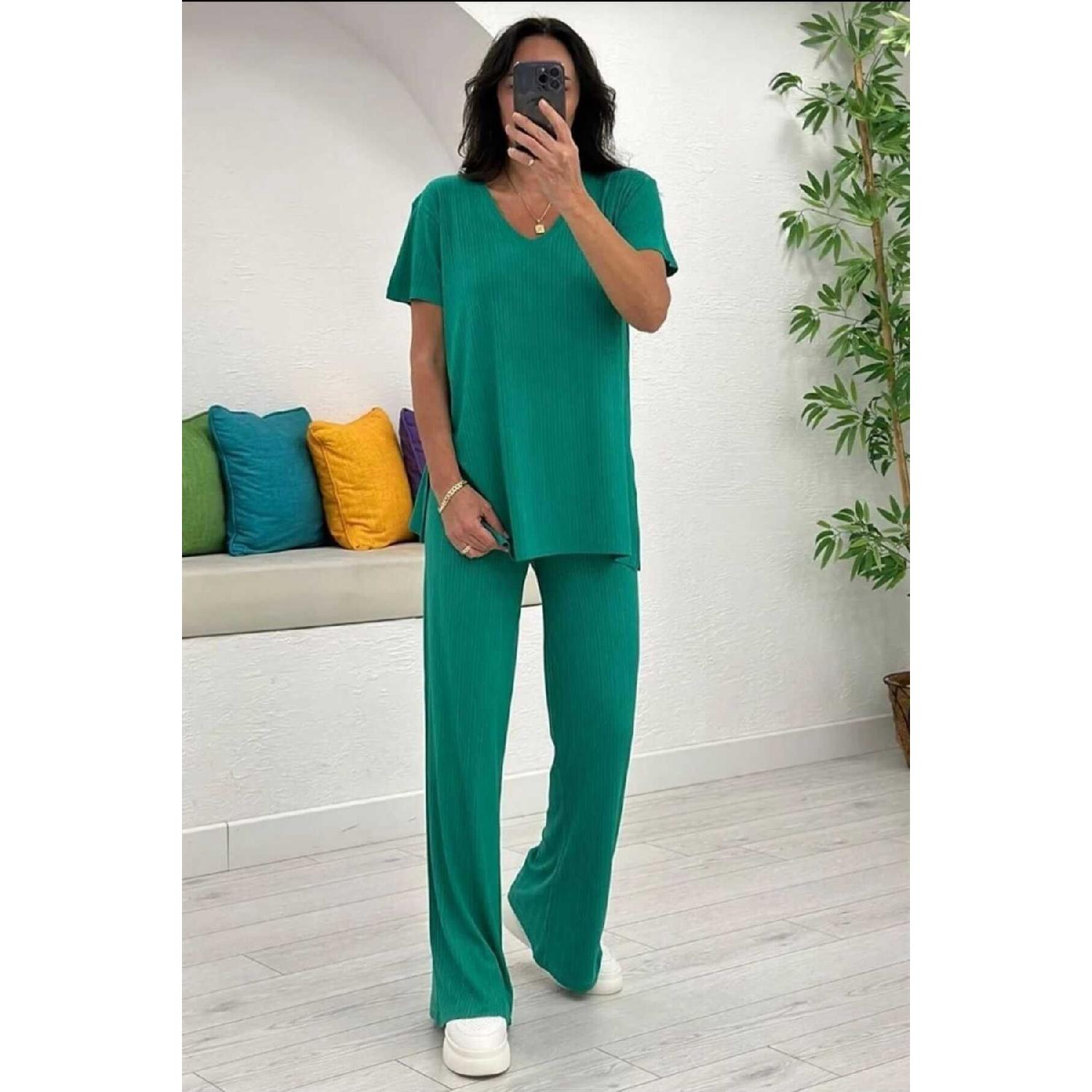 

Повседневный двойной костюм в рубчик с V-образным вырезом S зелёный