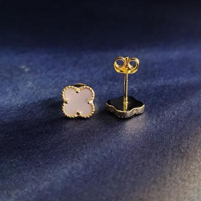 Ohrstecker mit vierblättrigem Blütenblatt, 925 Sterlingsilber, 14 Karat vergoldet, weiße Muschelohrringe