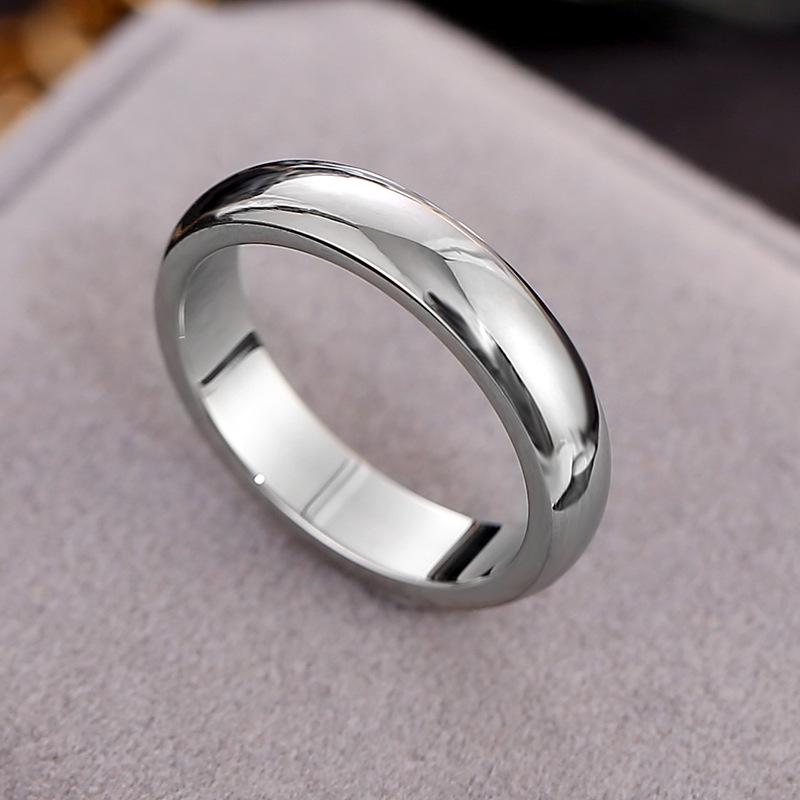 Trendy Titanstål Bredt Bånd Glatt Ring for Par – Stilig Tilbehør for Pekefingeren