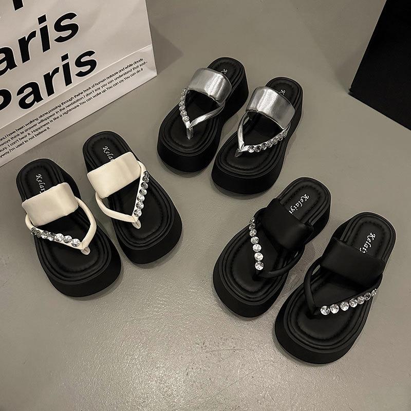 Fairy wind beach slippers women's outer wear 2025 spring and summer new thick-bottomed flip-flops beautiful cool slippers women