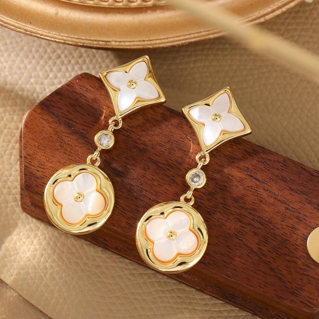 New High-End Mother-of-Pearl Four-Leaf Clover Geometric Earrings, Copper Plated with Real Gold