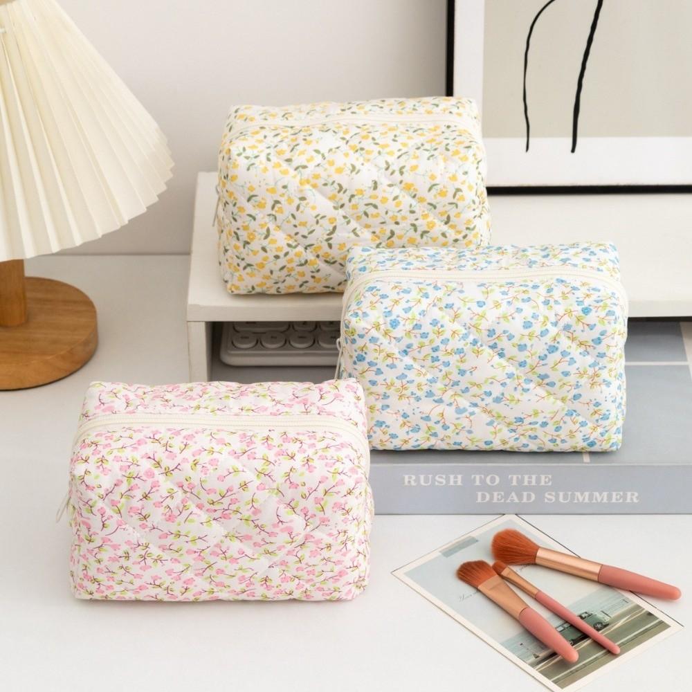 Portable Floral Quilting Cotton Makeup Bag Large Capacity Multifunctional Toiletry Handbag Lightweight Cosmetic Organizer Women