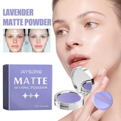 Puder kontrolujący wydzielanie sebum w kolorze lawendy w połączeniu z gąbeczką zapewnia jedwabistą i długotrwałą kontrolę wydzielania sebum, tworząc gładką skórę