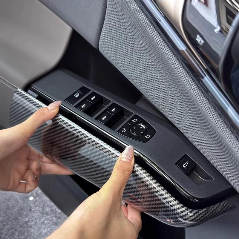 2-teilige dekorative Seitenaufkleber in Carbonfaser-Optik für Fensterheber-Blenden am Auto Für BMW X3 G45 2025 Auto-Innenzubehör