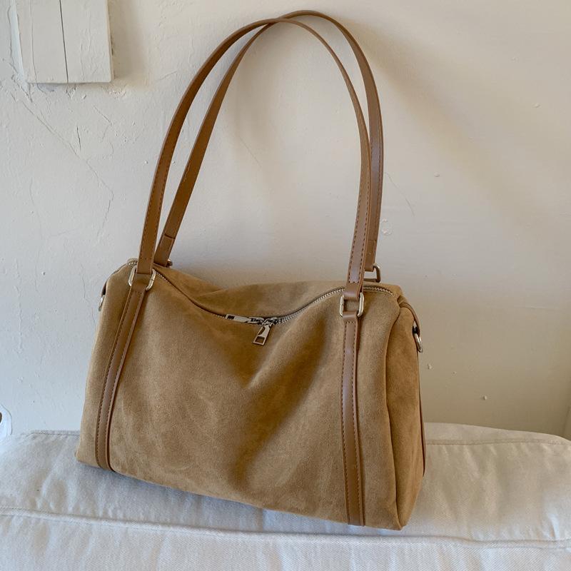 Women's matte retro shoulder messenger bag, new large-capacity tote bag, new work commuter armpit bag