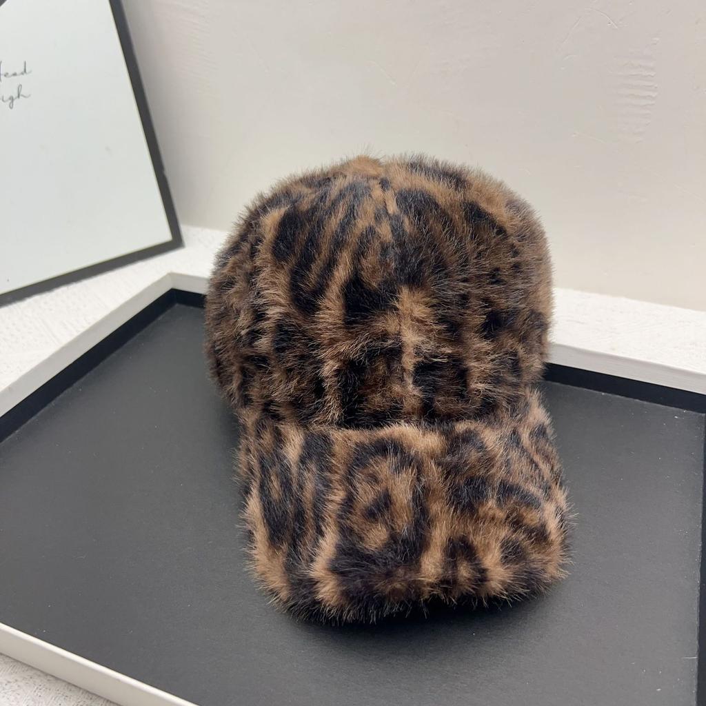 Leopard Baseball Cap Winter Hats for Women Plush Faux Fur Thickened Keep Warm Caps Women Outdoor Windproof Sunshade Vintage New