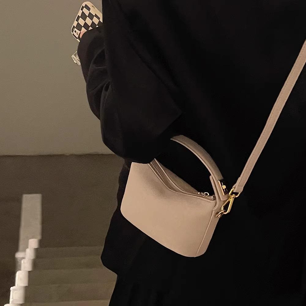 1Pc Niche Design Lunch Box Bag Cloud Bag Simple Retro Portable Small Bag Crossbody Small Bag Pu Soft Leather Small Square Bag