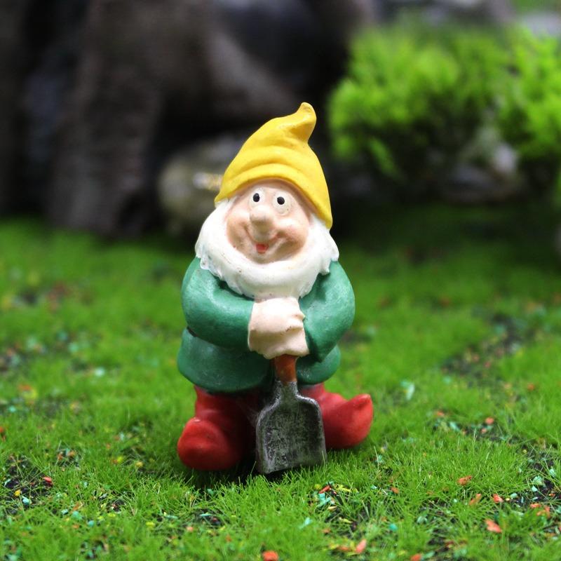 7 Pcs Miniature Christmas Dwarf Landscape Decoration Garden Dwarf Resin Figurine Craft