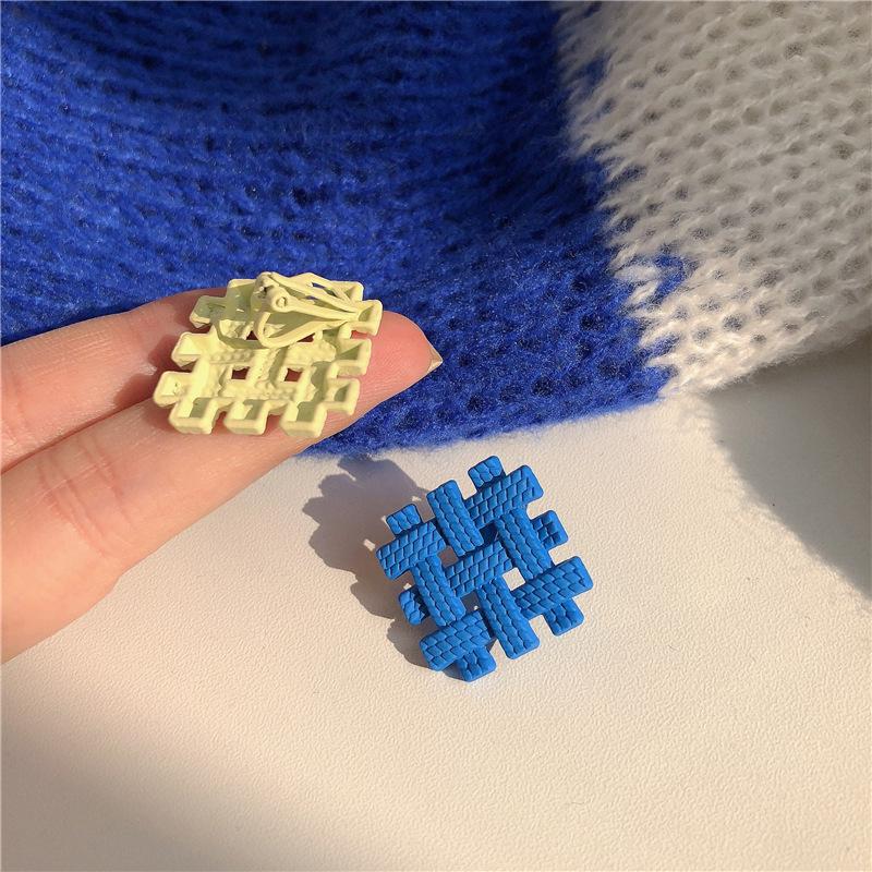 

Асимметричные плетеные серьги с иглами из серебра 925 пробы - Трендовый и элегантный дизайн