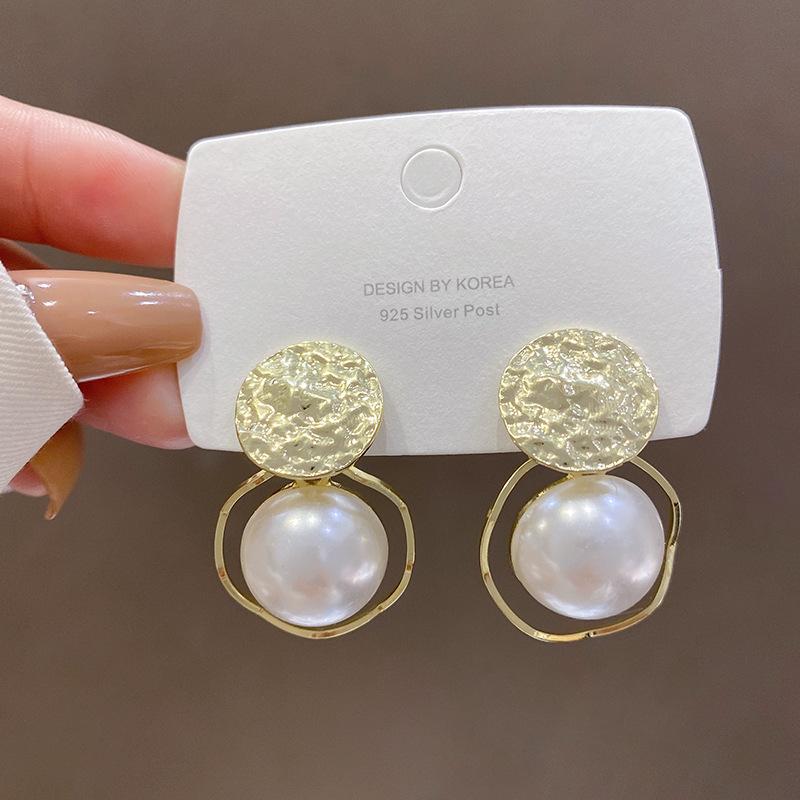 

S925 silver needle retro Hong Kong style pearl earrings women s Korea Dongdaemun earrings unique niche design stud earrings tide