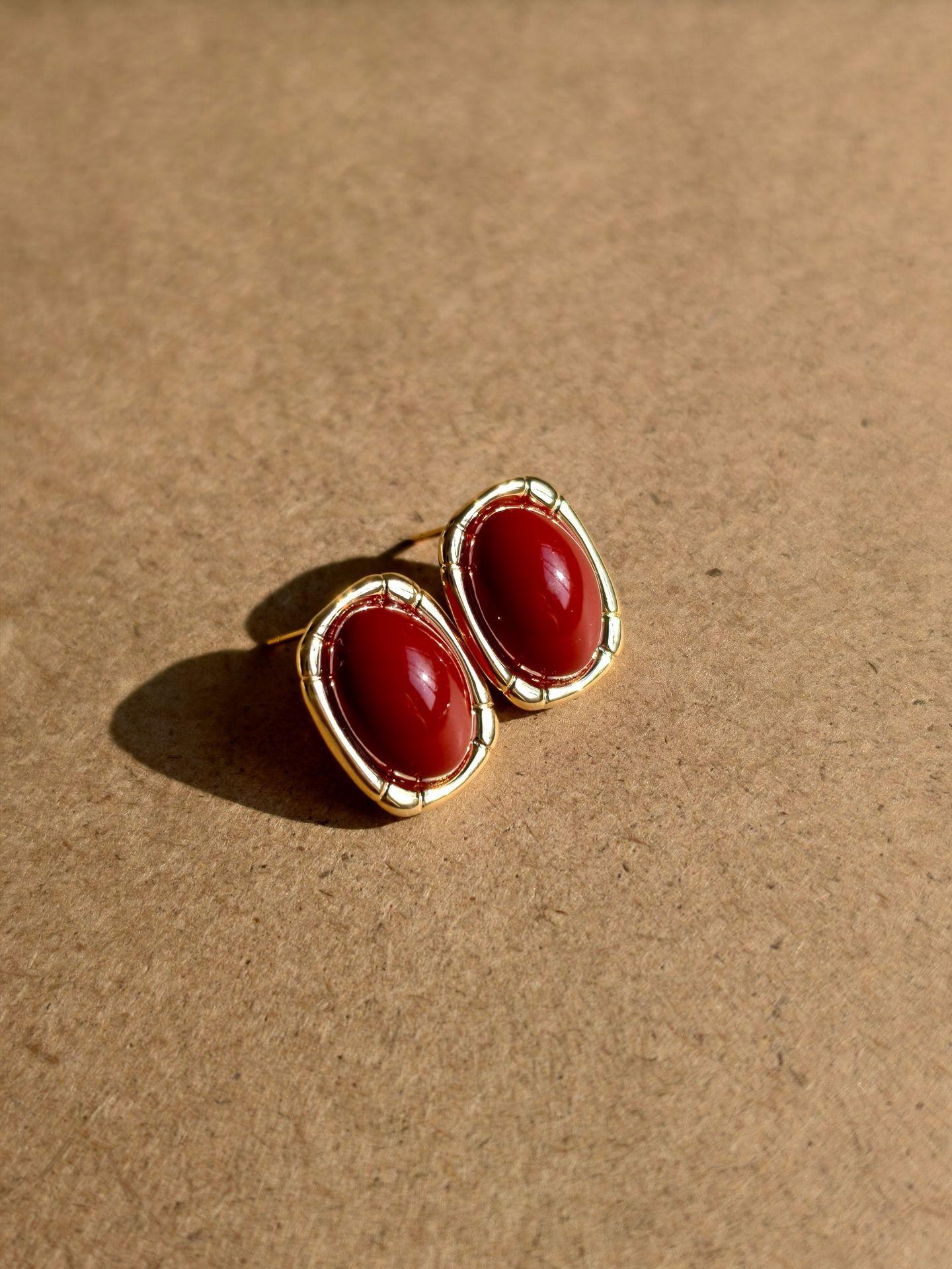 

French Simple Retro Classic Burgundy Earrings Women S Bracelet Small Fresh Women S Series Elegant Jewelry Light Luxury