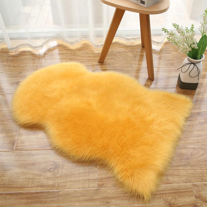 Girly Irregular-Shaped Faux Wool Plush Carpet for Bedroom, Living Room, or Bay Window