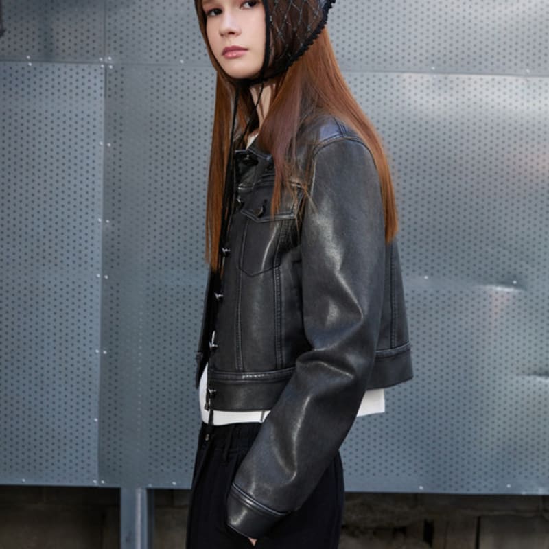 EGOIST [BLUE LABEL] Decorative Point Lace Triangle Scarf ER3OAM01