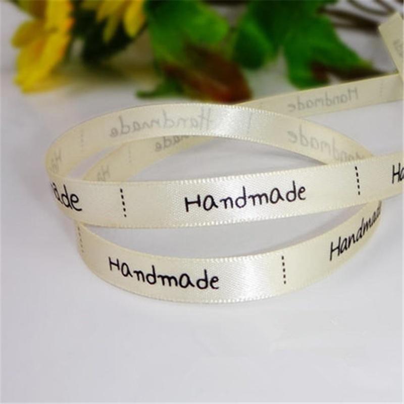 

Рулон атласной ленты бежевый