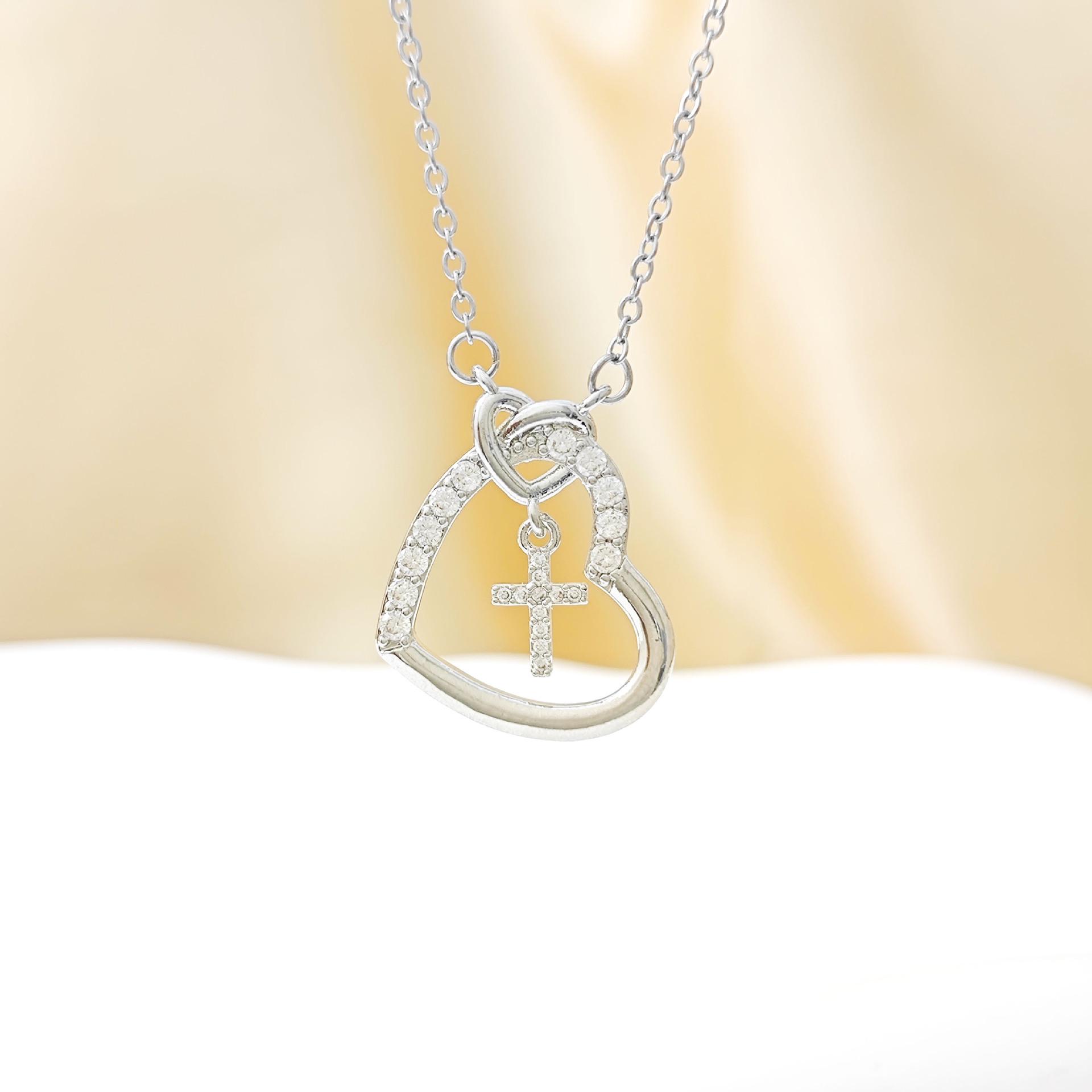 

Women s High-End Heart-Shaped Clavicle Necklace - Simple, Stylish Cross Pendant Bestseller