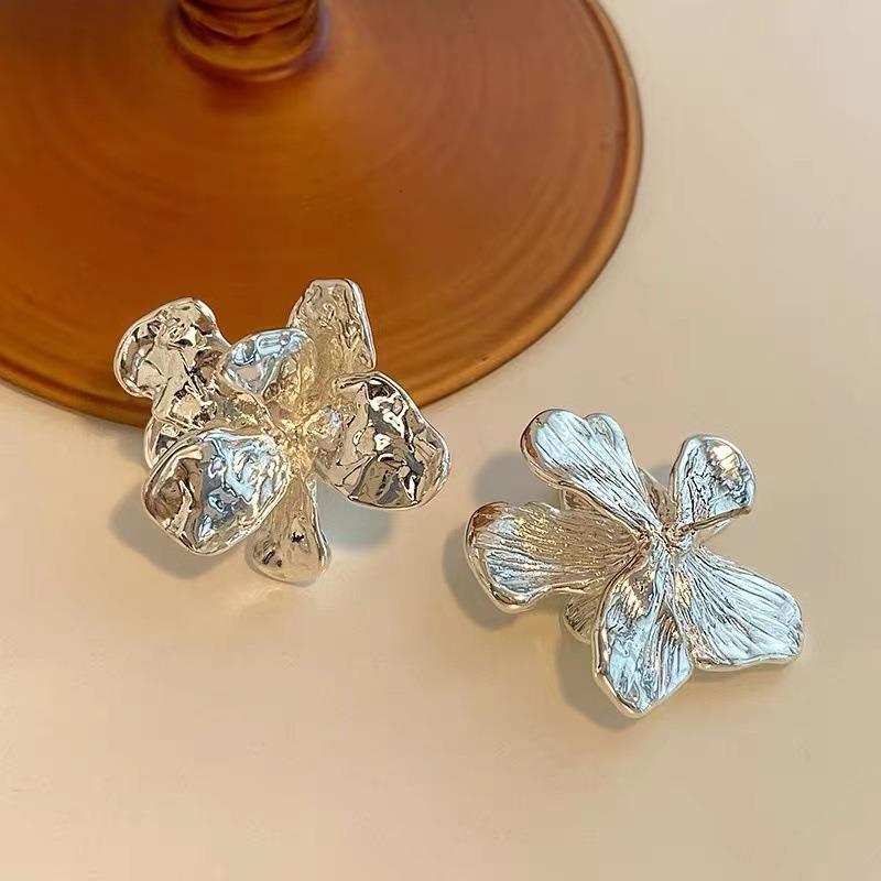 Irregularity Metal Flower Ear Stud for Women Fashion Party Jewelry Gift Accessories