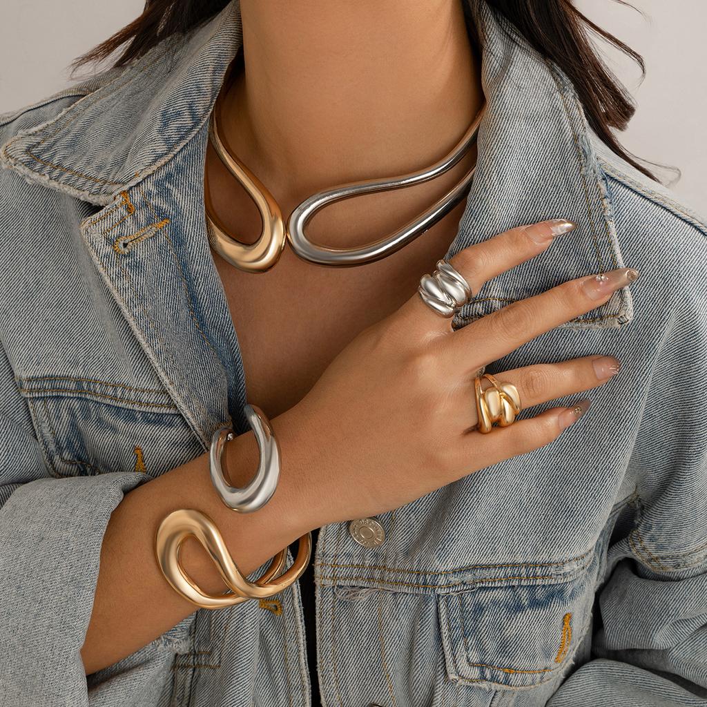 Niche Glossy Ring Metal Wind Choker Simple Hollow Irregular Retro Collar Jewelry Women