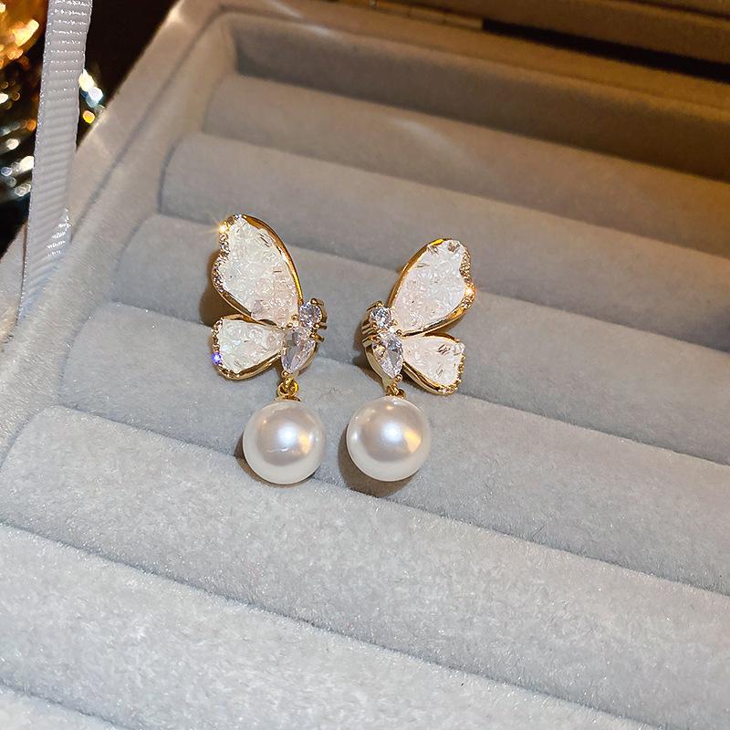 Gold-Plated Zircon Pearl Stud Earrings – Luxurious, Versatile & Fashionable Design