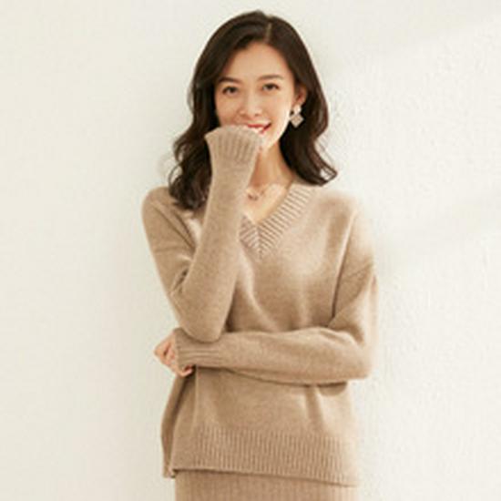 Premium Women's Slim-Fit Cashmere Half-High Neck Sweater - Custom Pantone Colors Available