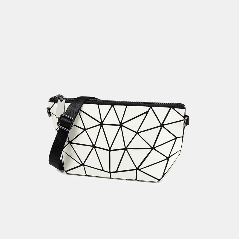 Dámská letní taška Xiaoxiangfeng 2021 New Lingge Chain Bag Street Fashion taška na jedno rameno Messenger Bag