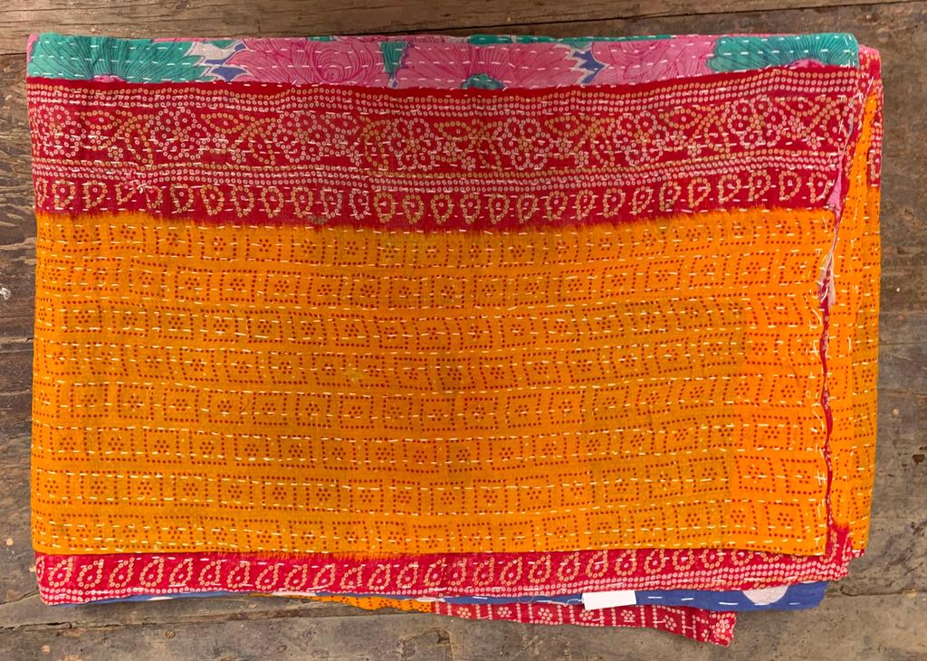 Vintage Kantha Quilt: Handgefertigte Wendbare Baumwoll-Überwurfdecke