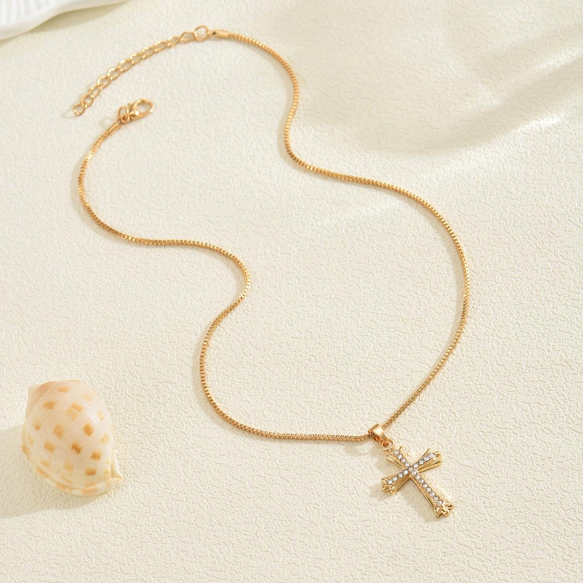 

Cross necklace European and American jewelry women s personality diamond-encrusted high-end pendant daily versatile collarbone chain