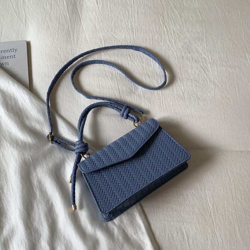 

Simple small square bag women s 2025 autumn new fashion solid color shoulder bag casual handbag retro messenger bag синий