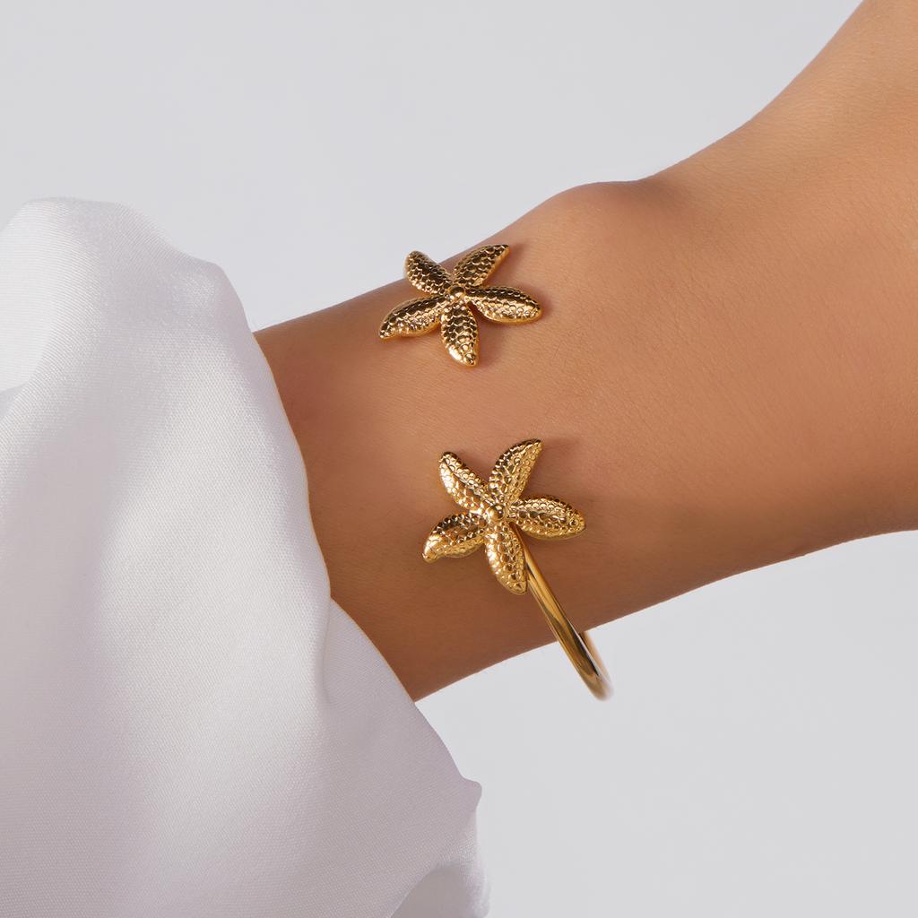 Vintage Stainless Steel Ocean Series Bangle for Women Gold Color Shell Starfish Conch Turtle Bracelet Boho Beach Party Jewelry