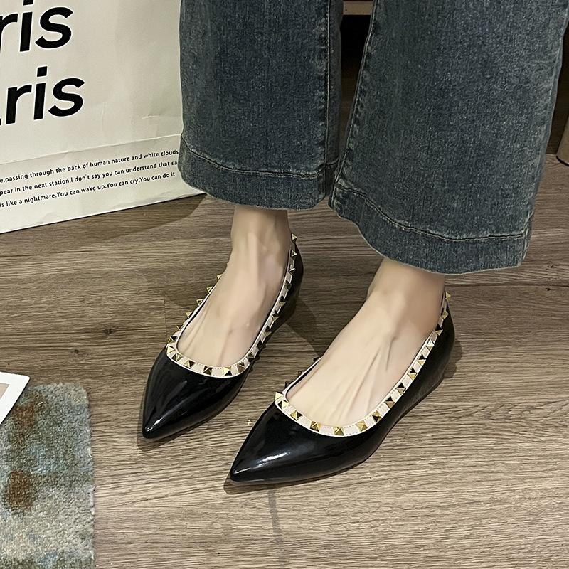 Thick-soled evening wind soft leather inner height increase new niche year rivet French shallow mouth 2025 pointed single shoes women's ladyshoes nigh
