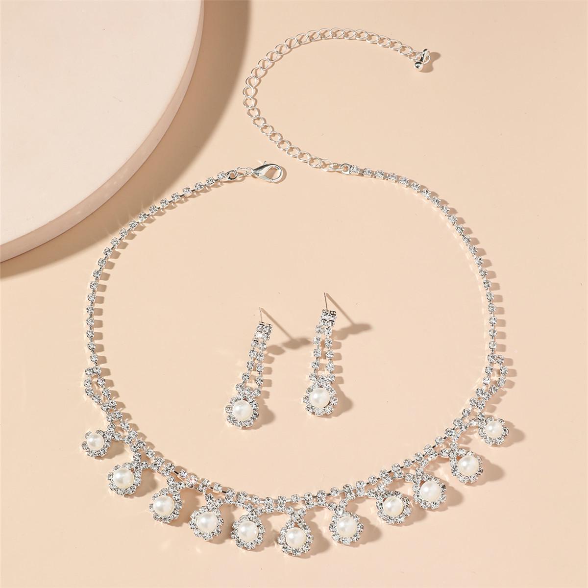 

Ожерелье со стразами и серьги-пусеты: Свадебный и праздничный комплект из двух частей