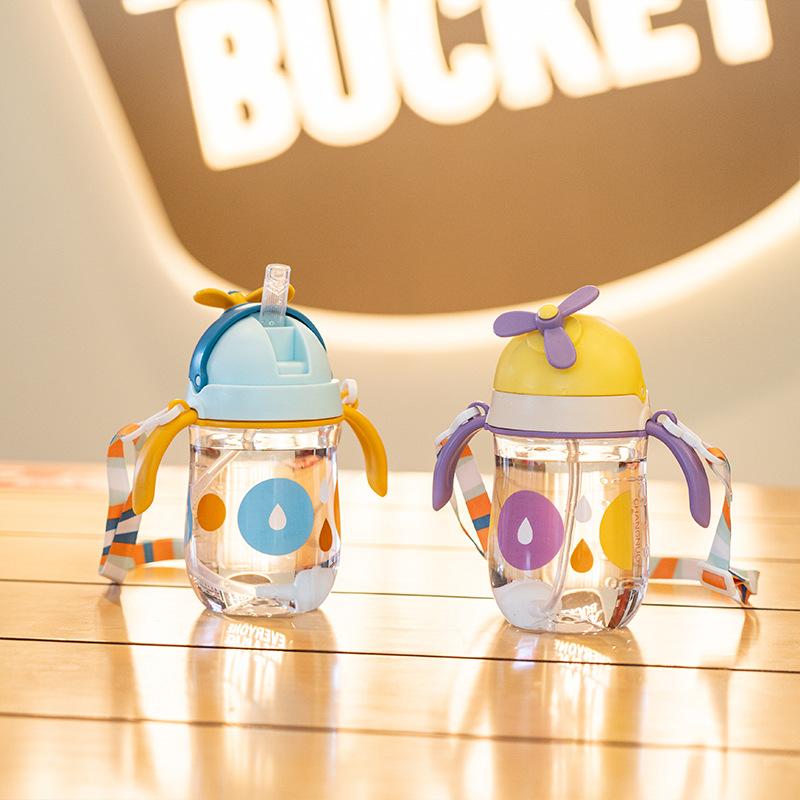 Nieuwe 250/300ml Waterbeker met Tuit Cartoon Draagbaar met Handvat Waterflessen Siliconen Rietje Lekkend Rietje Mooi Flesje Kinderen
