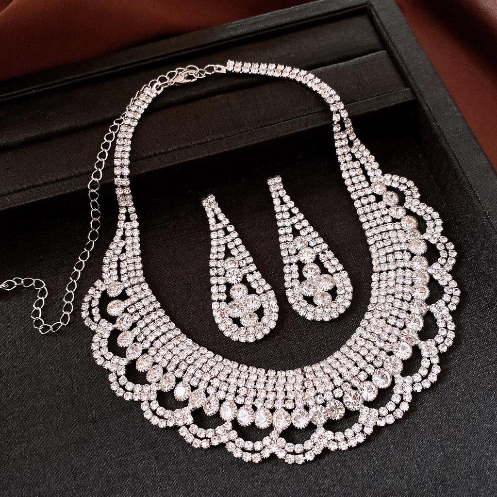 Silver Needle Cubic Zirconia Teardrop Pendant Necklace & Earrings Set - French Court Style, Light Luxury Jewelry for Versatile Elegance