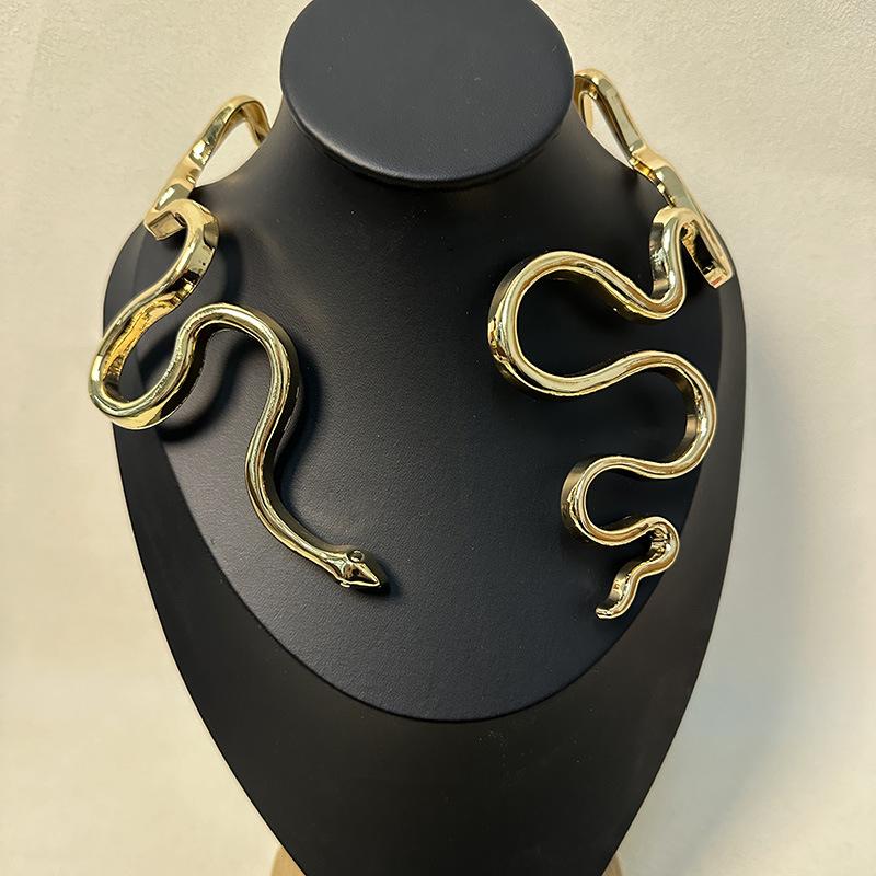 Tooxika Fashion Personality Irregular Twisted Snake Open Collar Unique Temperament Spring Necklace For Women