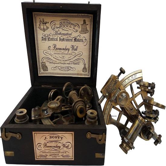 J. Scott London Brass Ship History Sextant с деревянной коробкой J. Скотт Лондон Латунный секстант с историей корабля и деревянной шкатулкой