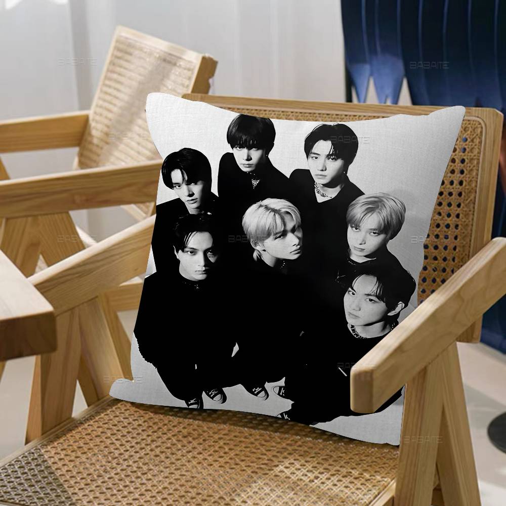 Korea E-Enhypenes Singing Group Pillow Anime Pillow Sofa Bed Head Pillow Cover Cushion Cover 45X45 Cm Fashion