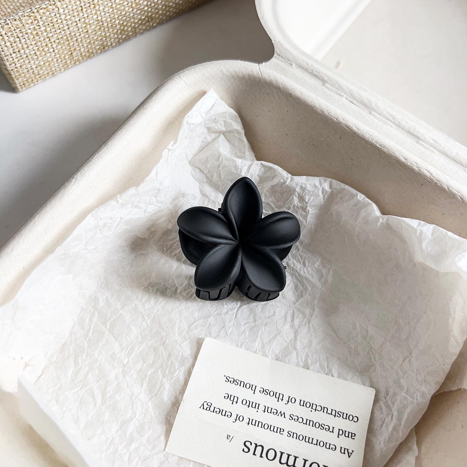 

Универсальная заколка для волос в виде акулы с матовым цветочным узором для хвостиков и полузавязанных причесок PS