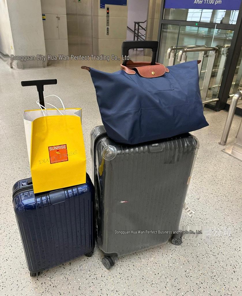 Xiangjia Large-Capacity Waterproof Oxford Travel Tote Bag, Lightweight and Foldable.