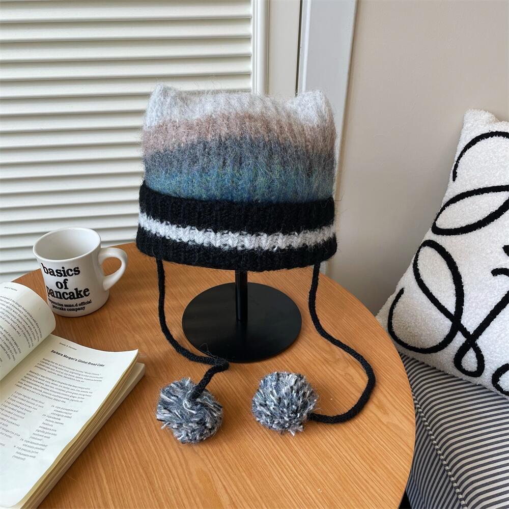 

Корейская нишевая ретро плюшевая полосатая вязаная шапка для женщин на осень и зиму, теплая шапка для защиты ушей, шапка ручной работы из дофаминовой шерсти M（56-58cm）