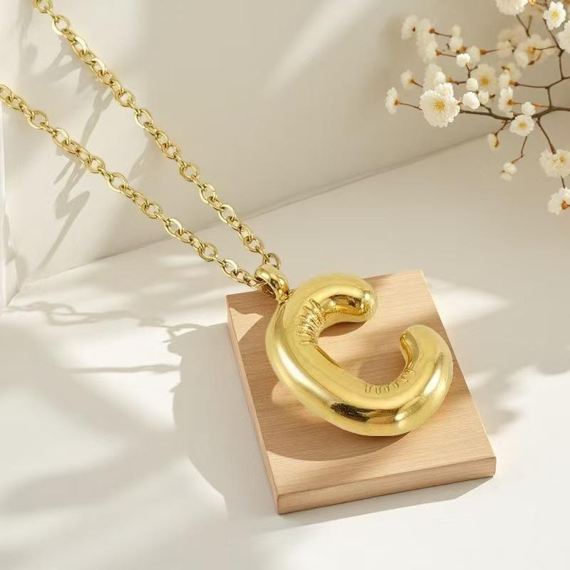 European and American titanium steel non-fading gold English letter necklace stainless steel bubble hip-hop letter pendant collarbone chain