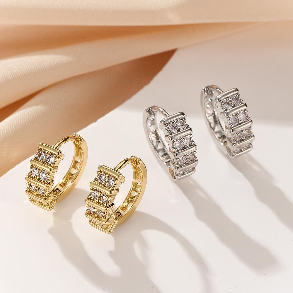 European and American fashion versatile niche design, high-end and cool style earrings for women