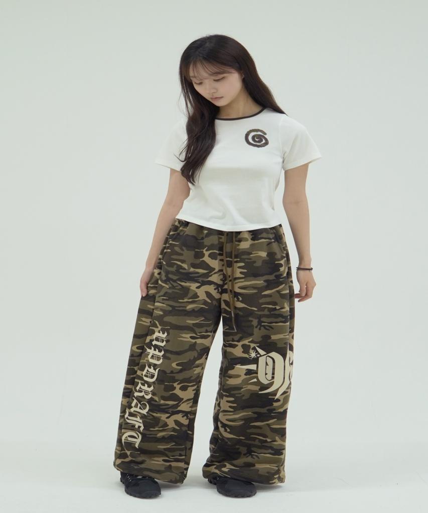 Eobdeulaepeuteu Camo Print Wide Track Pants [Brown]