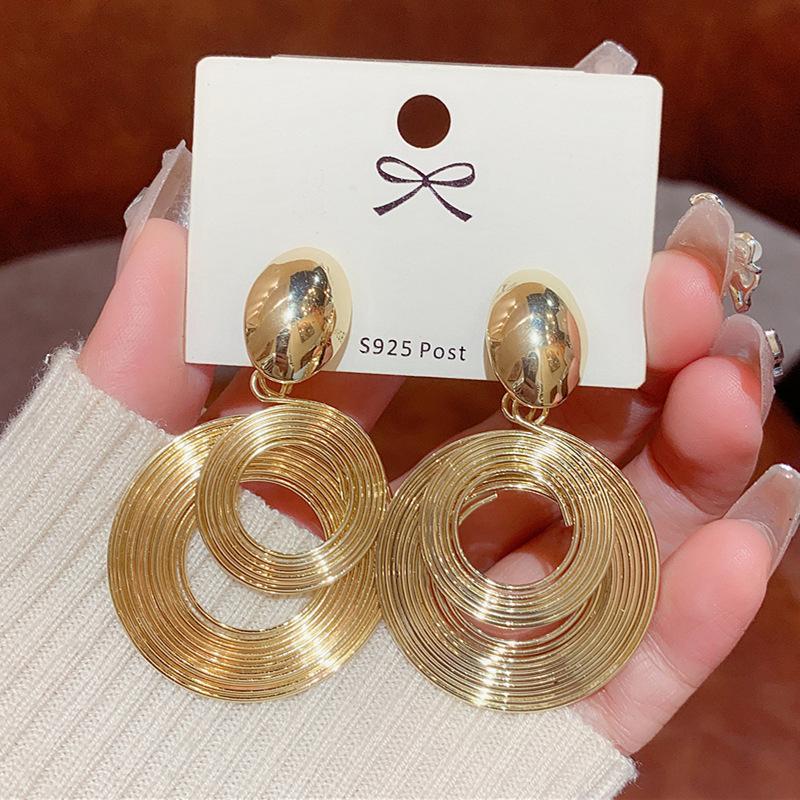 Exaggerated personality wrapped metal circle earrings women, niche design earrings earrings